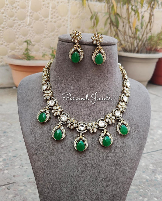 Rishu Uncut Kundan Set