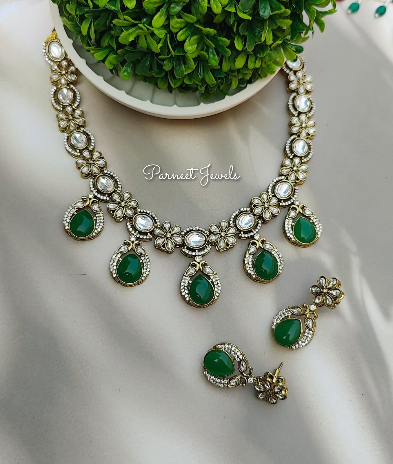 Rishu Uncut Kundan Set