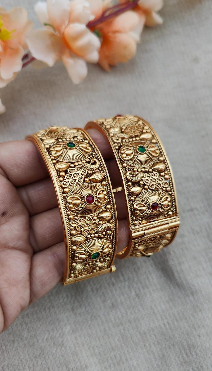 Arushi Matte Gold Bangles/Kadey
