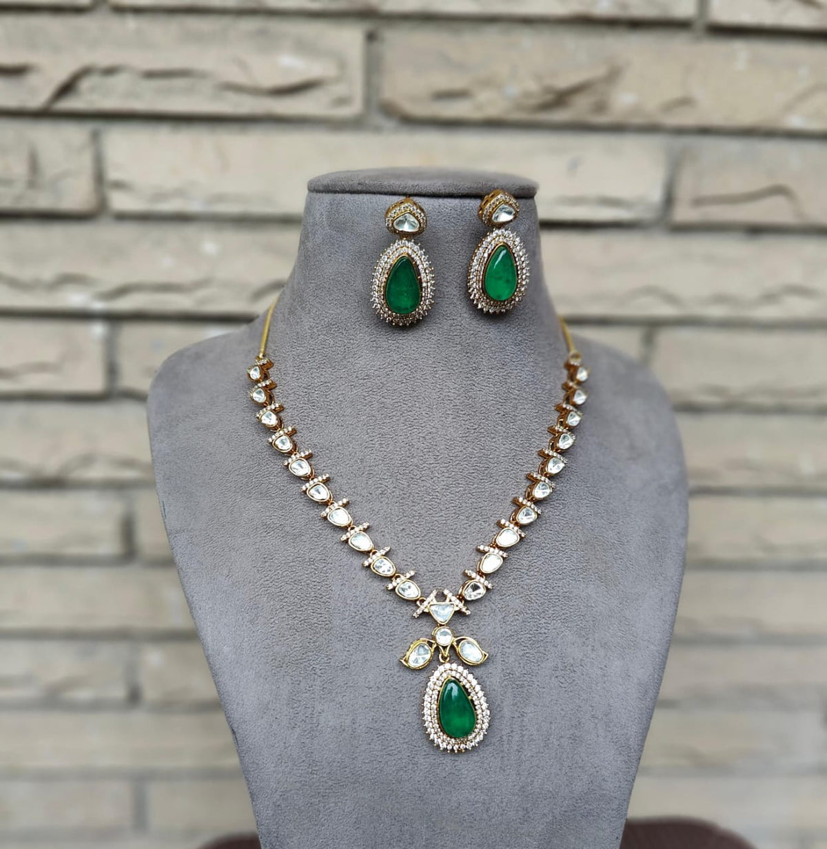 Prajakta Long Uncut Necklace Set