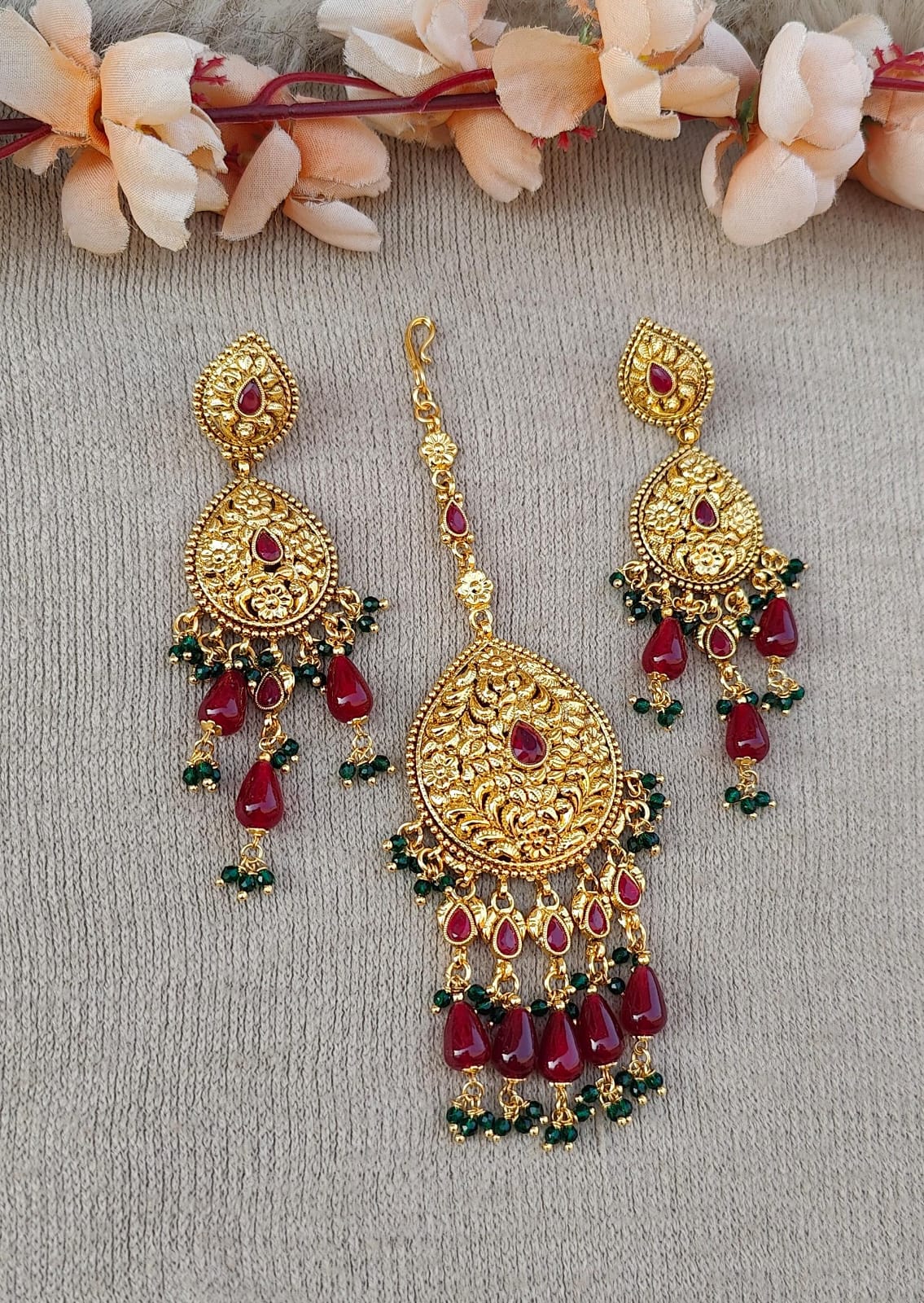 Hargun Gold Earrings Tikka