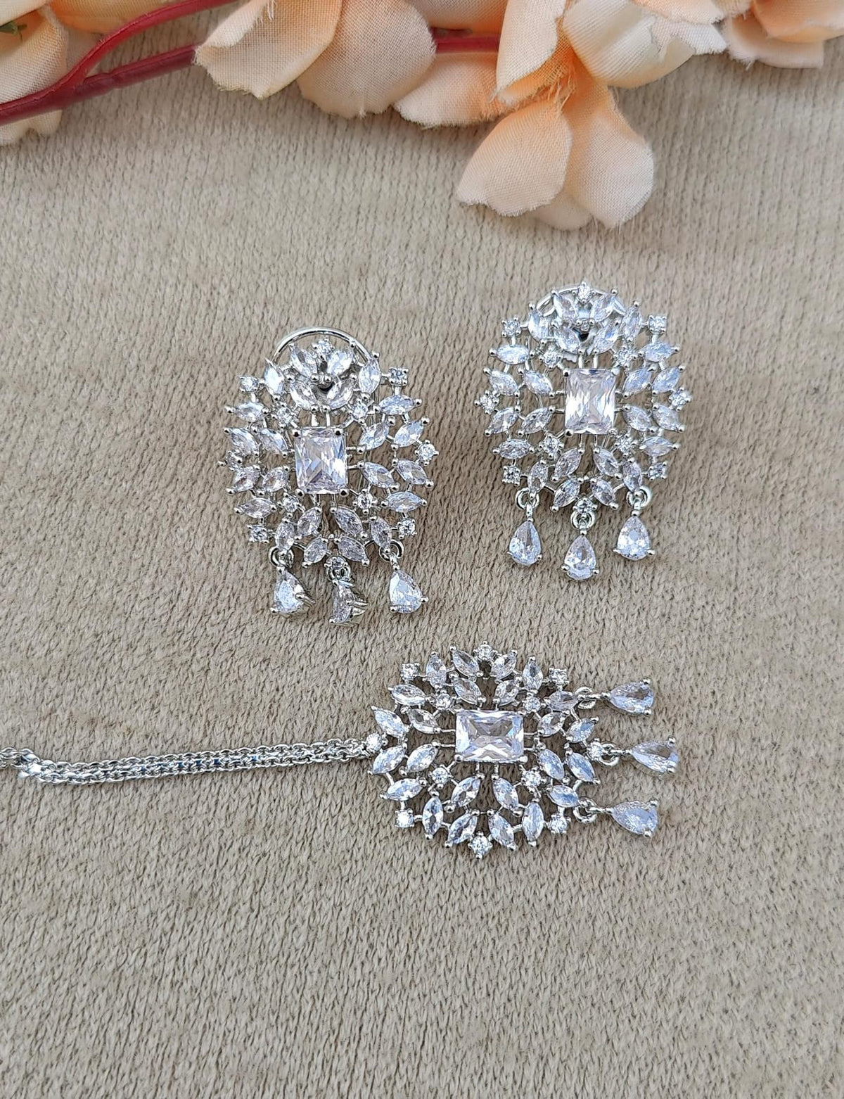 Advina AD Earrings Tikka