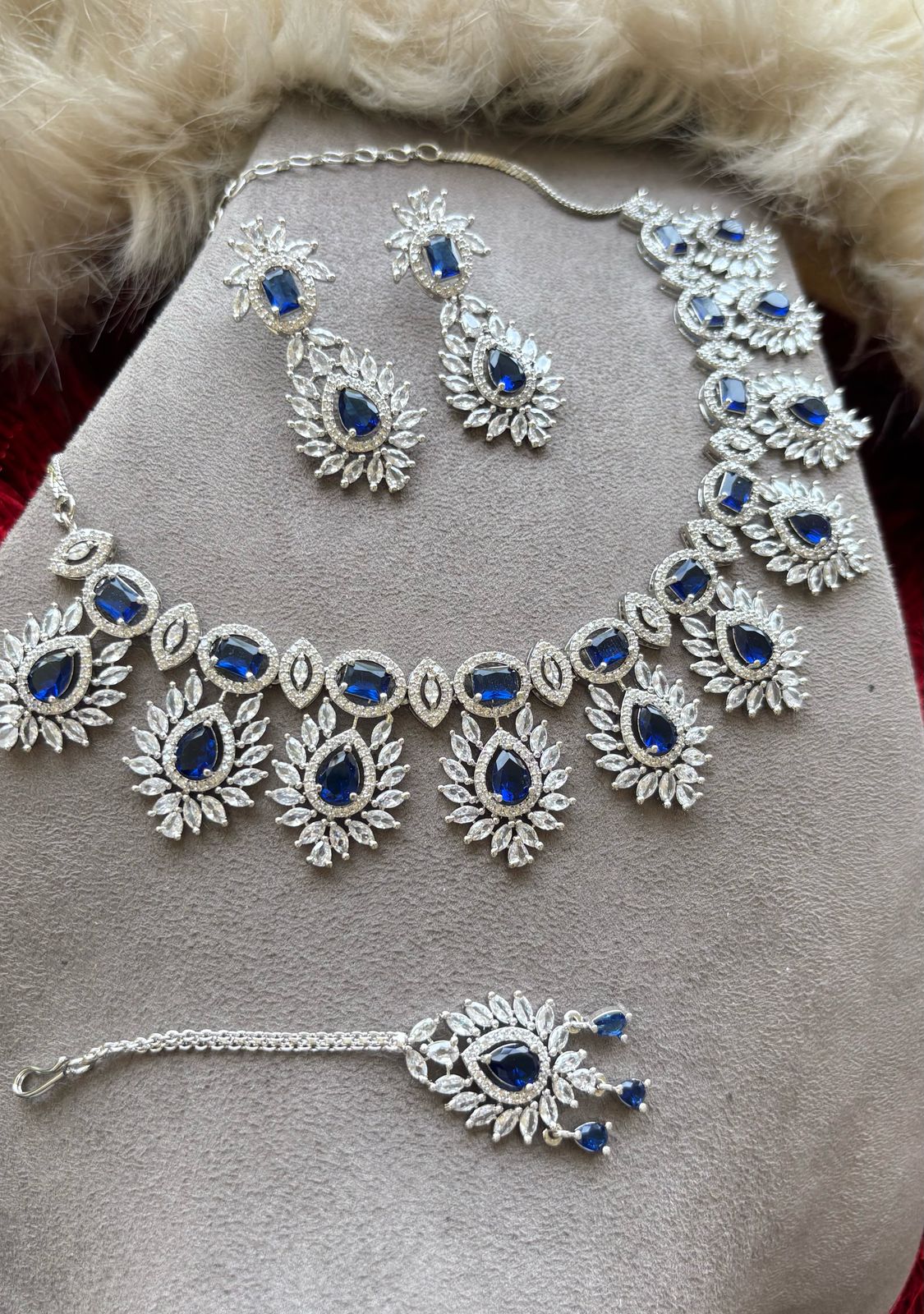 Sukirti AD Necklace Set