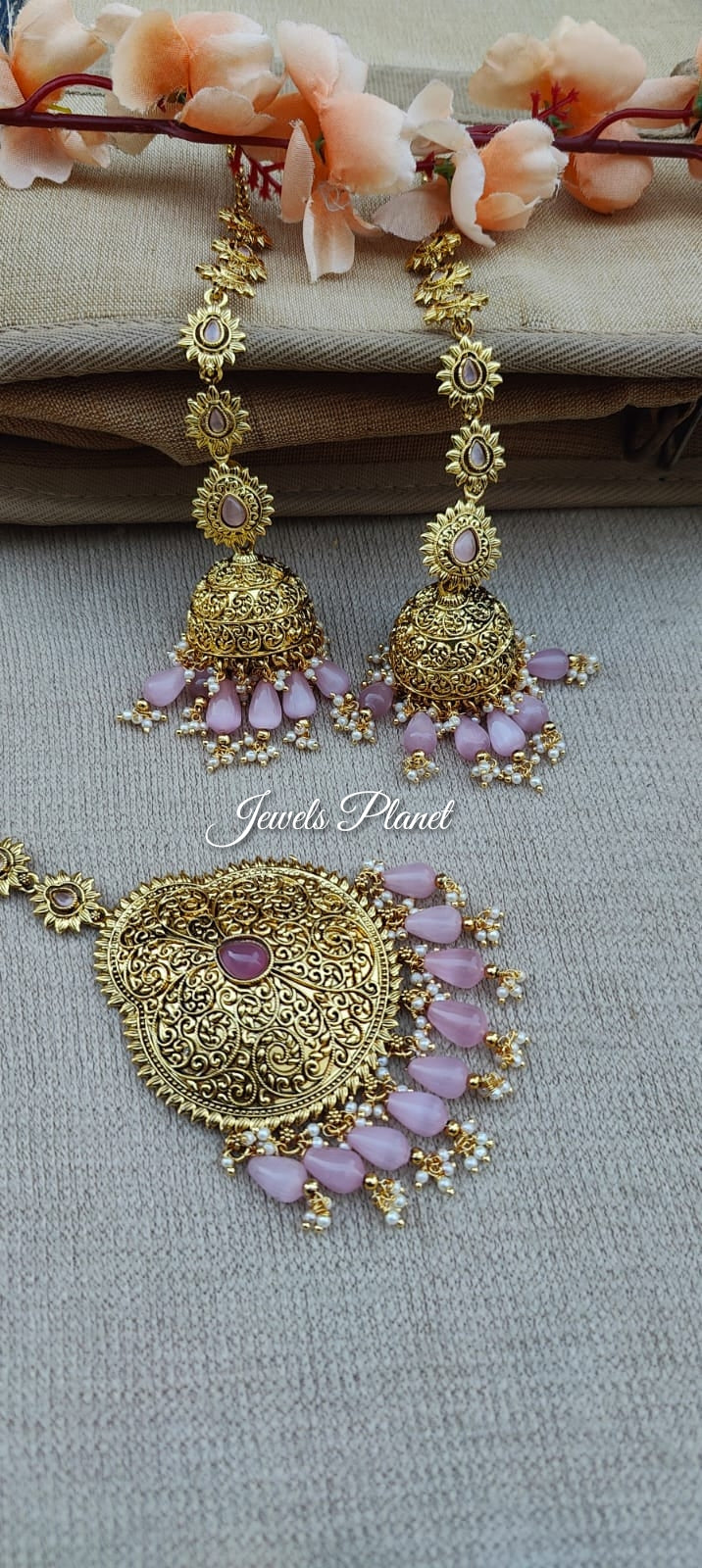 Taniya Gold Jhumkis Tikka