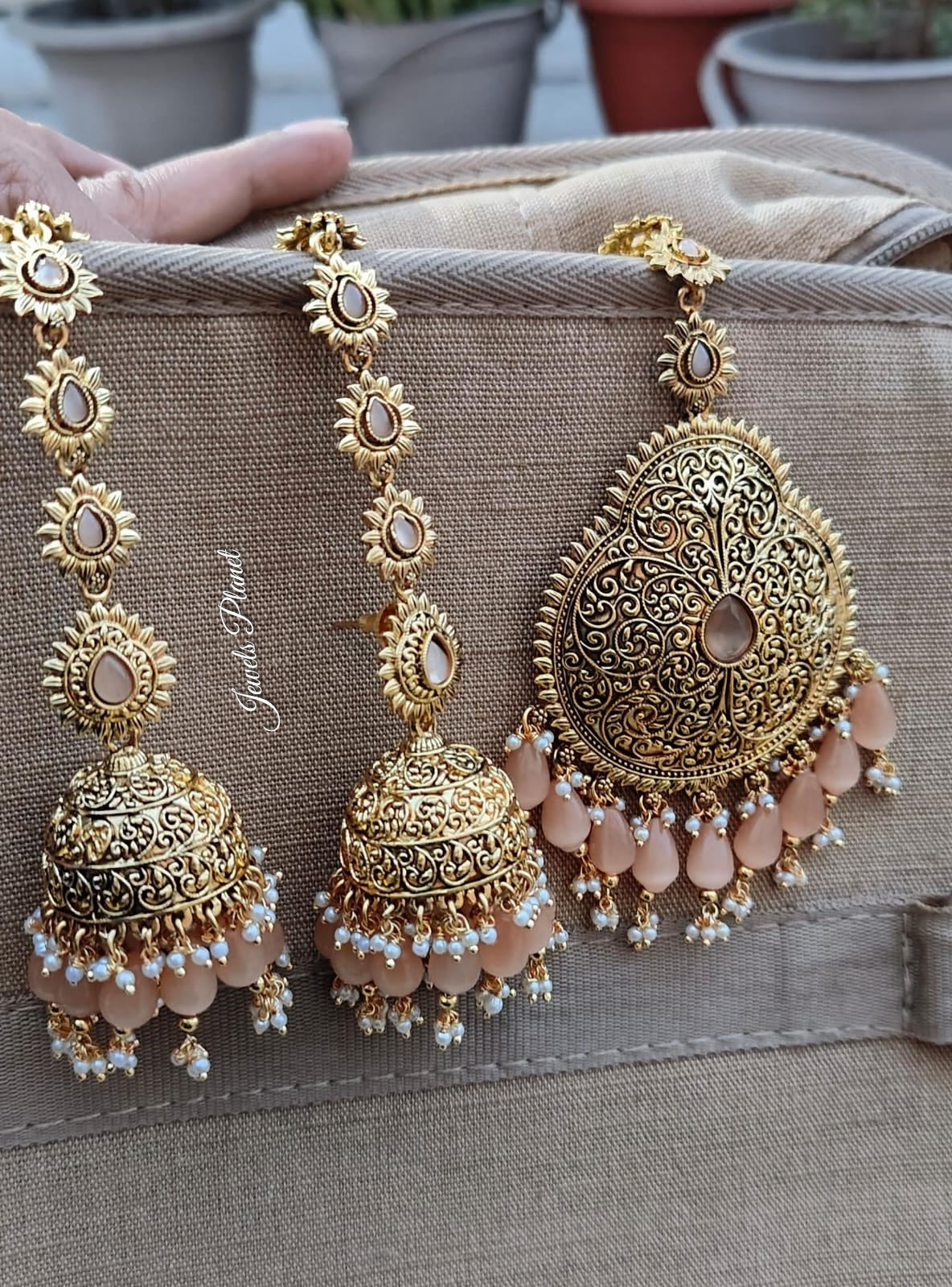 Taniya Gold Jhumkis Tikka