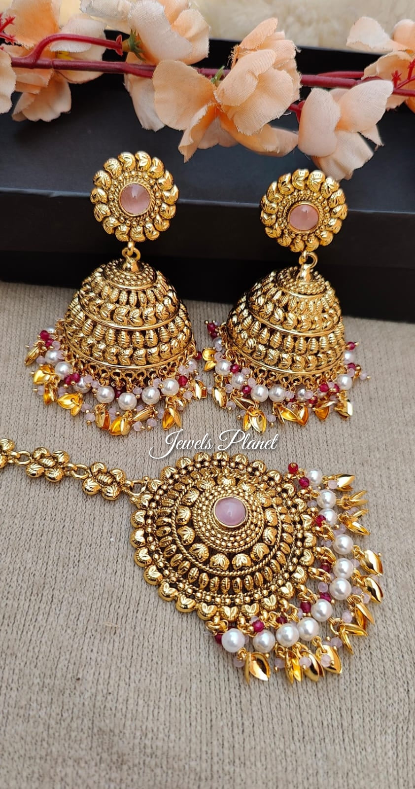 Rupi Gold Jhumkis Tikka