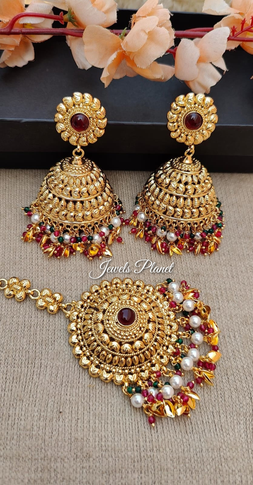 Rupi Gold Jhumkis Tikka