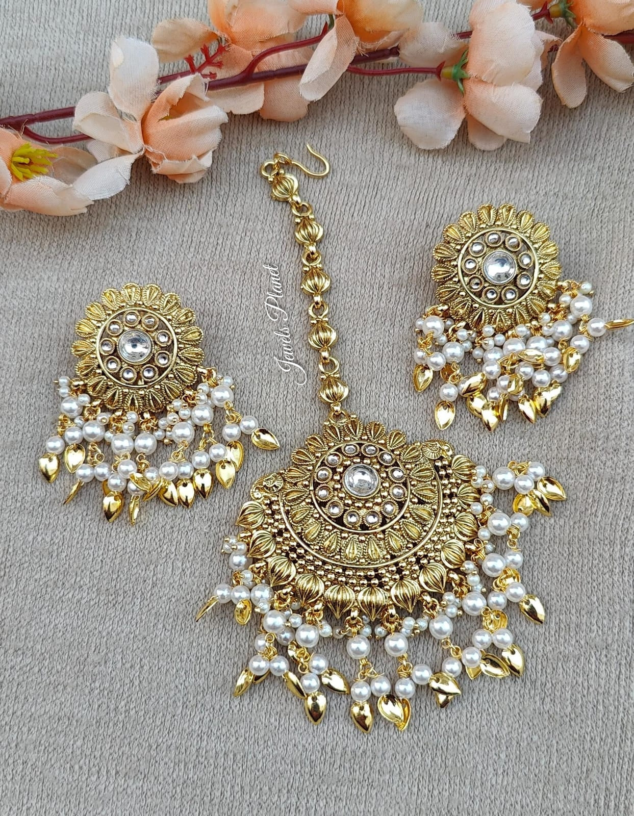 Amandeep Gold Earrings Tikka