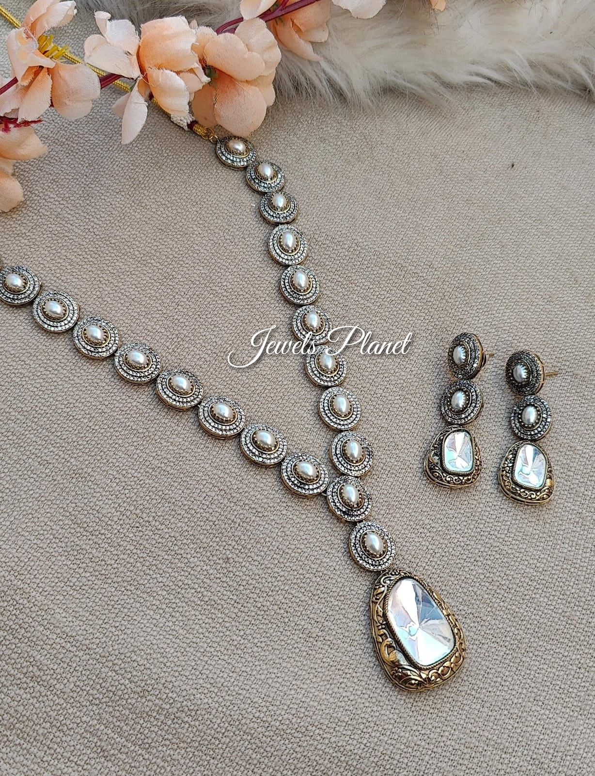 Kaveri Uncut Kundan Necklace