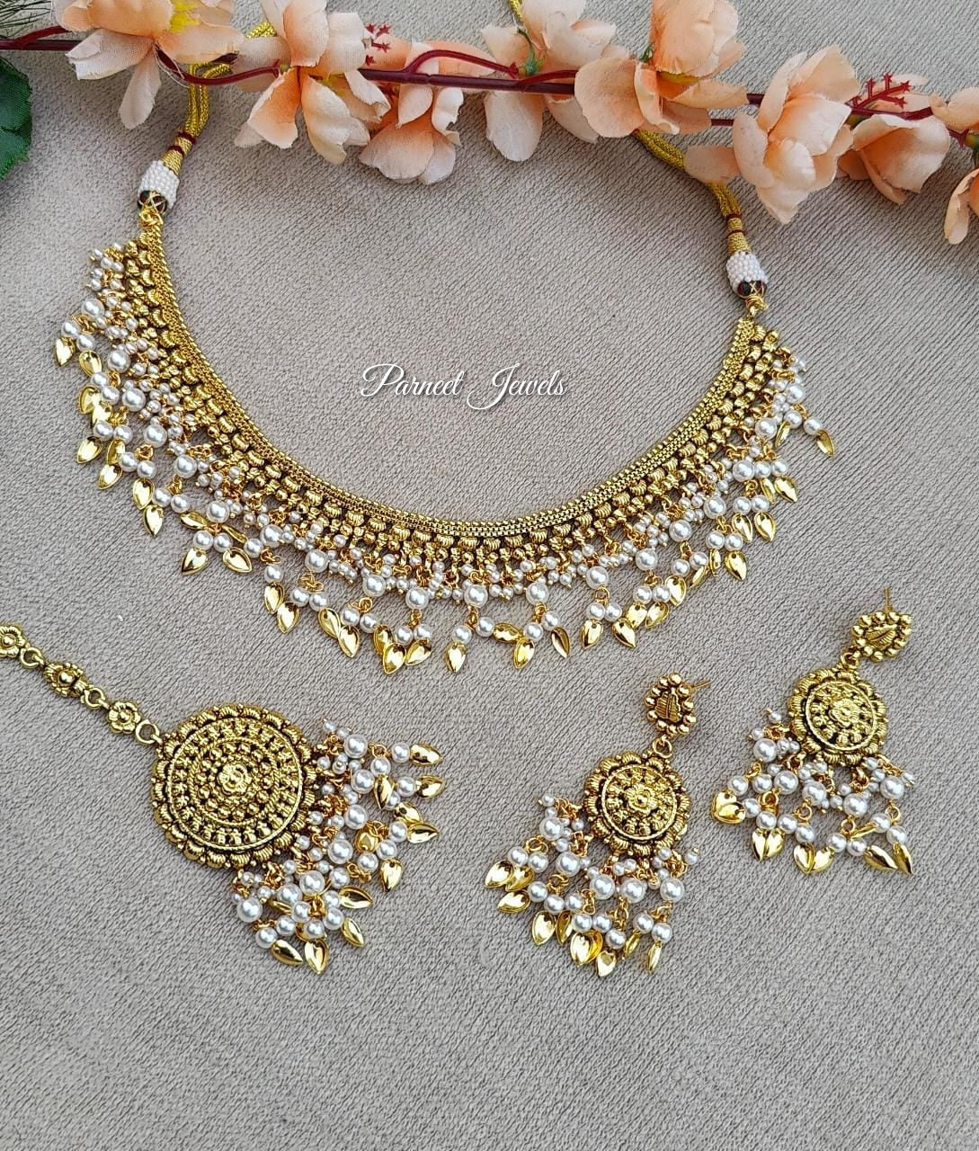 Pavneet Gold Necklace Set