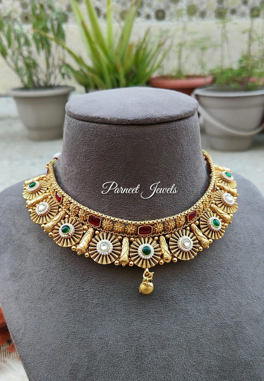 Aavya Gold Necklace Set