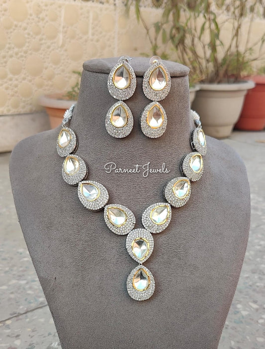 Kavyanshi Uncut Kundan Set