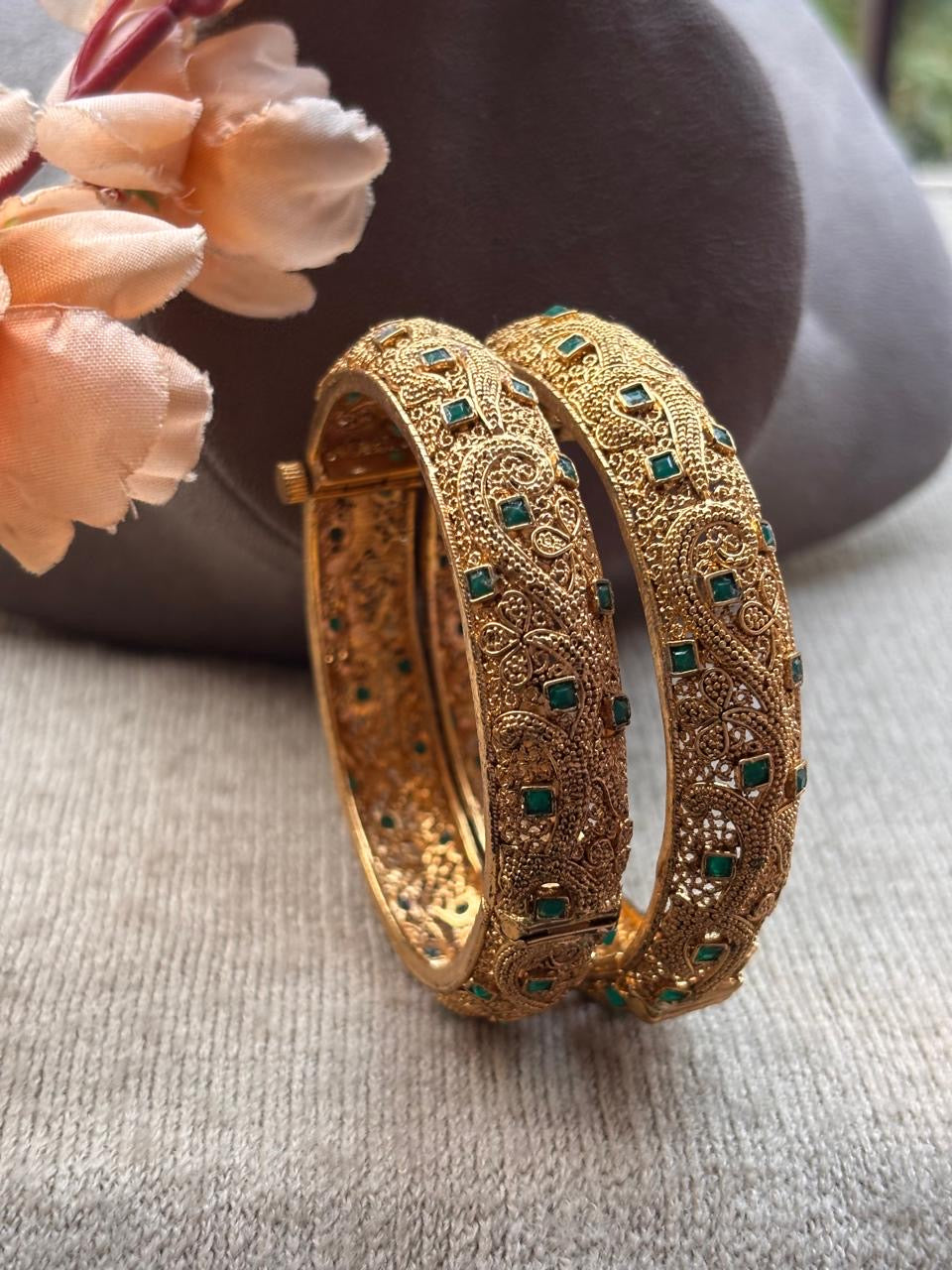 Kashvi Gold Bangles/Kadey (Green)