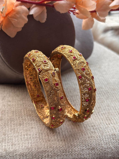 Kashvi Gold Bangles/Kadey (Ruby)