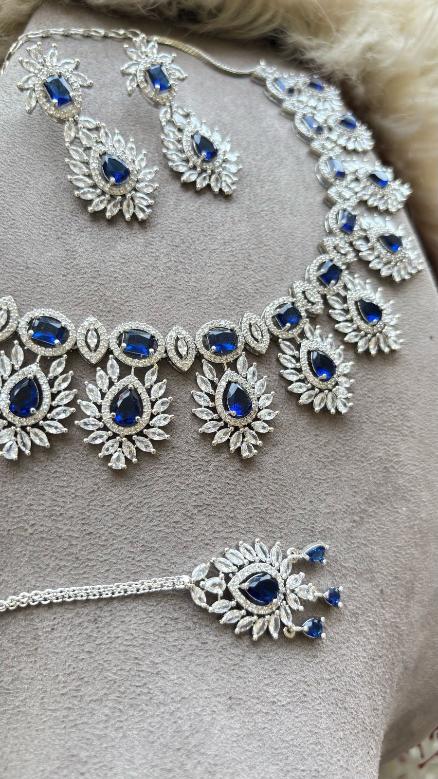 Sukirti AD Necklace Set