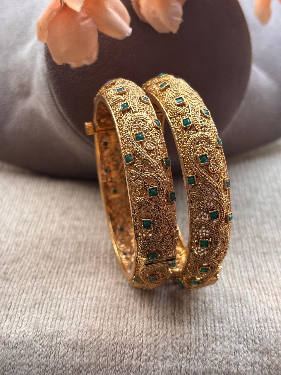 Kashvi Gold Bangles/Kadey (Green)