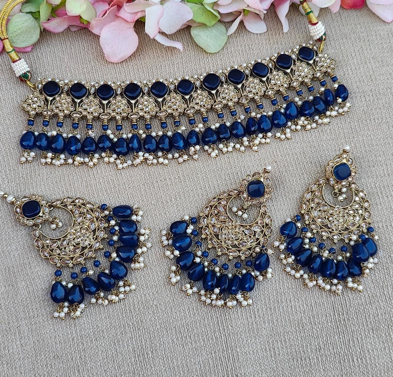 Aparna-Halsband-Set