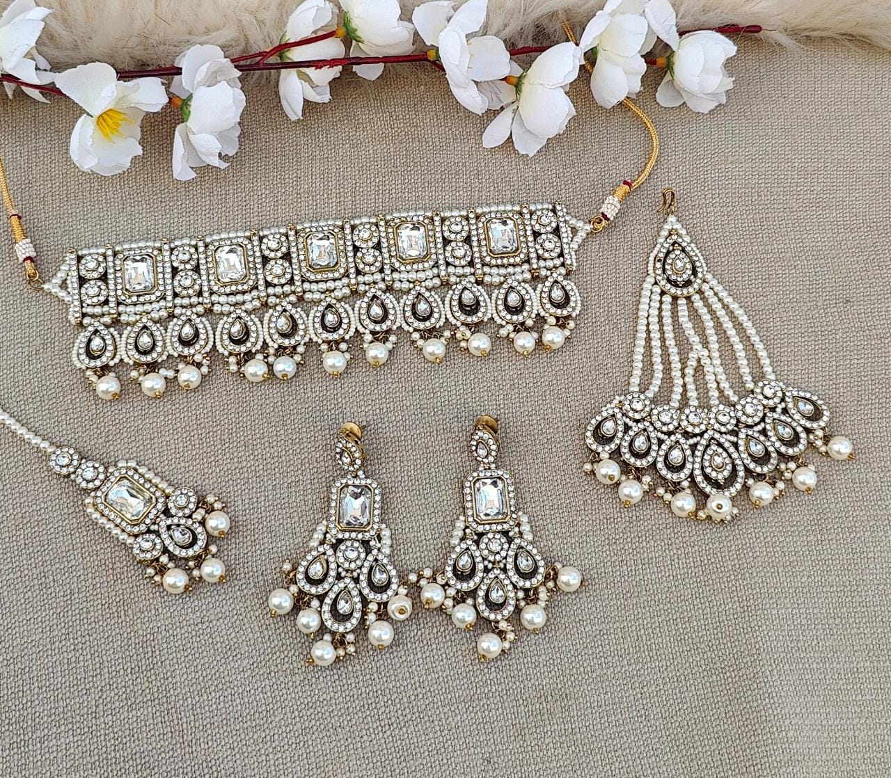 Kashifa Jhumar Choker Set