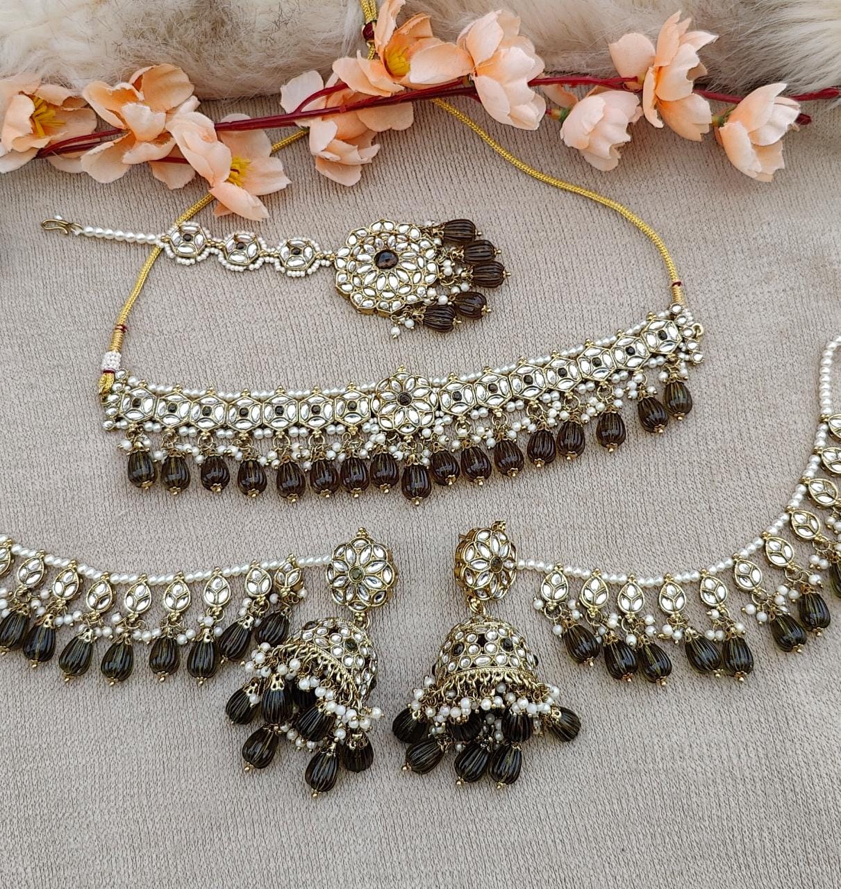 Dhruvi Kundan Choker