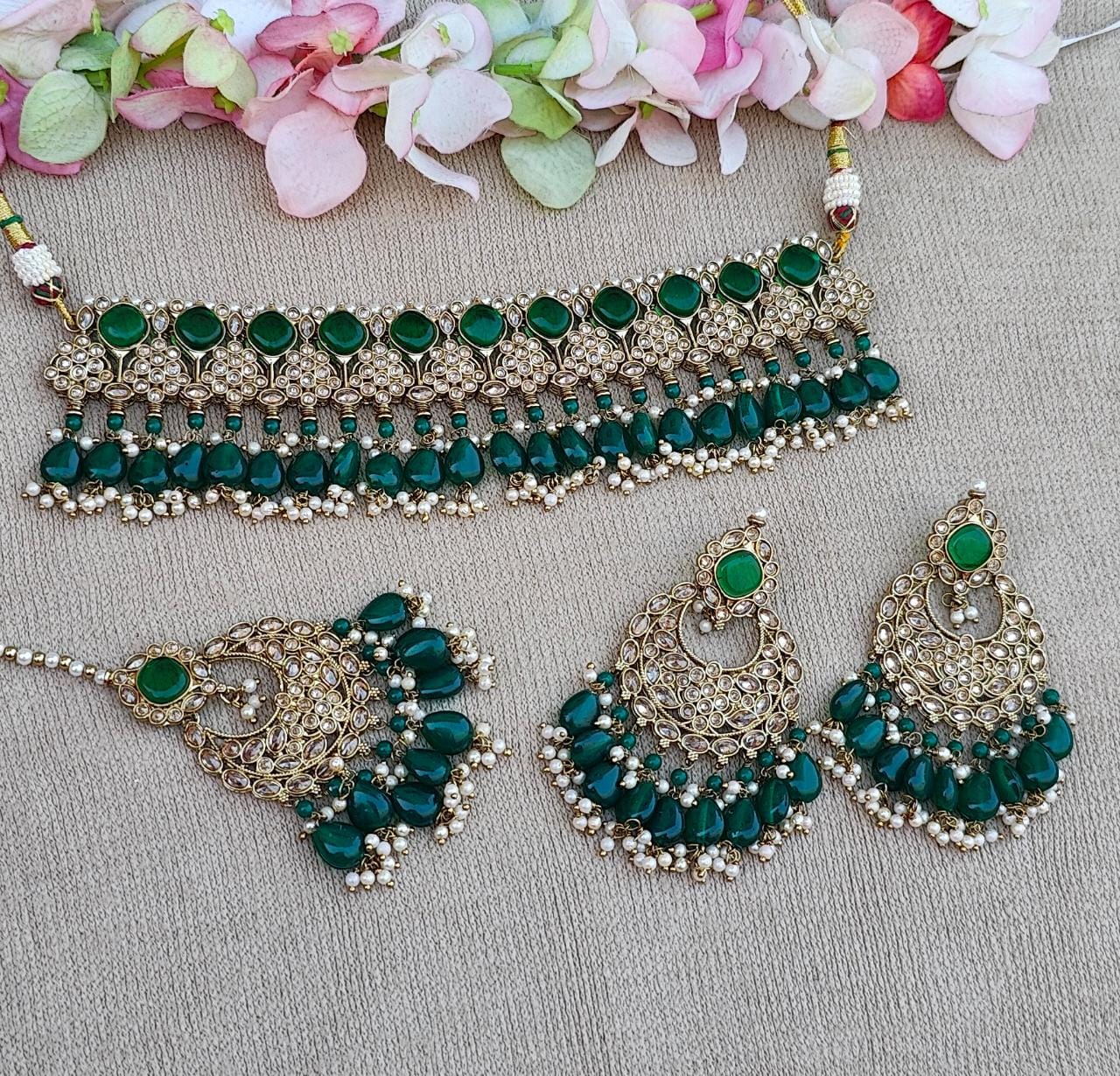 Aparna-Halsband-Set