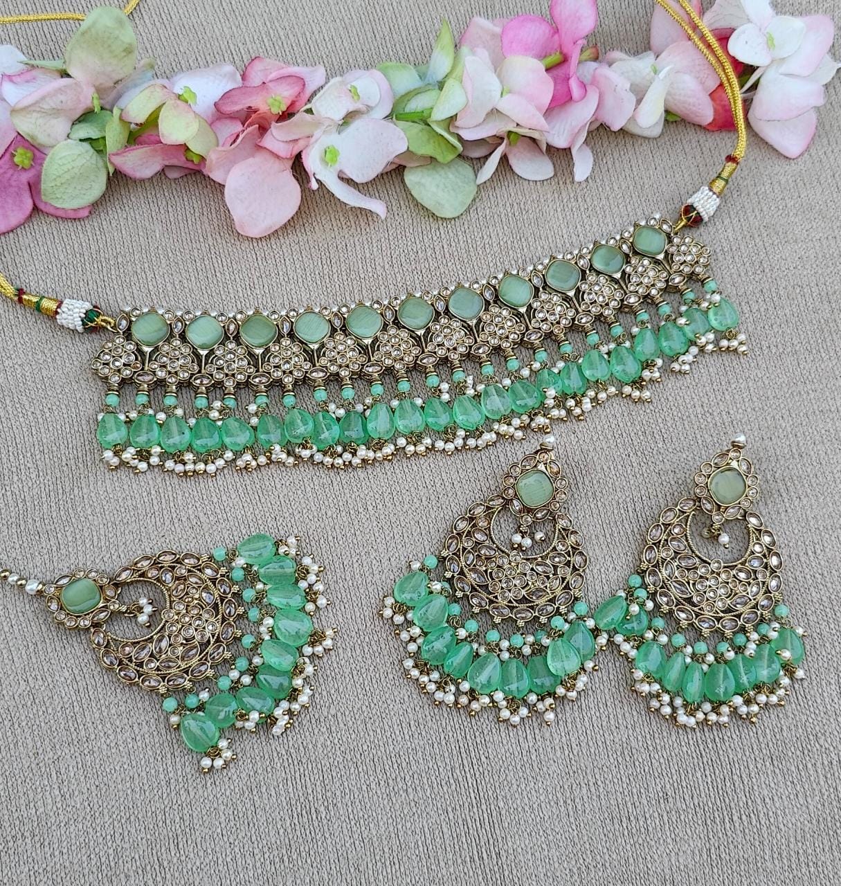 Aparna-Halsband-Set