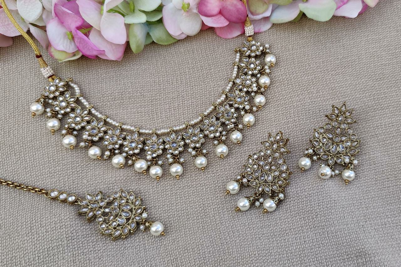 Anjana Necklace Set