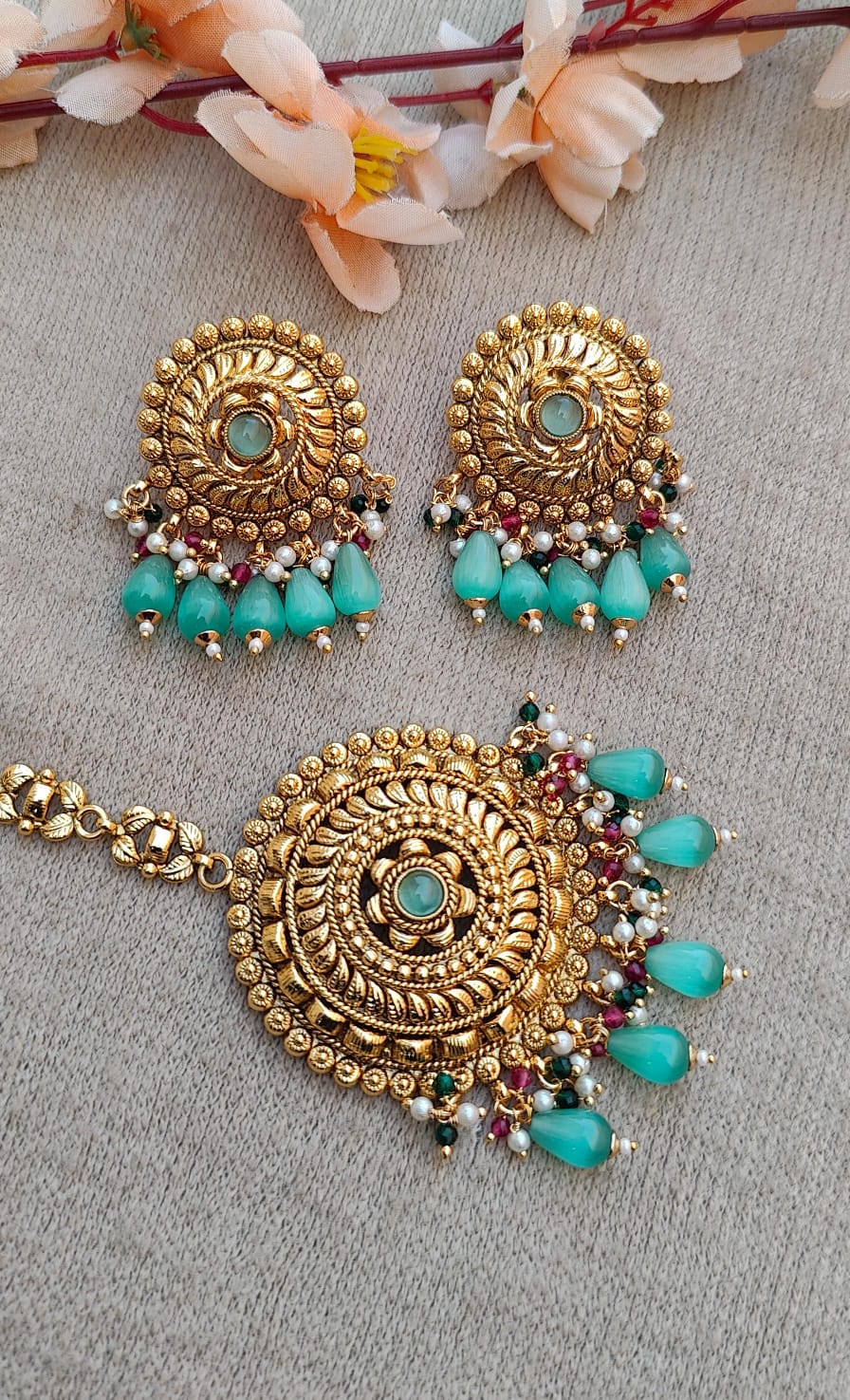 Harmeet Gold Studs Tikka Set