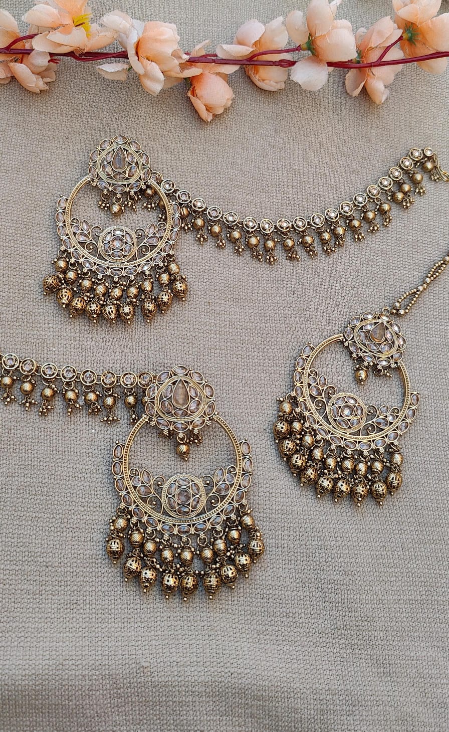 Mitali Oversized Earrings Tikka with Earchains