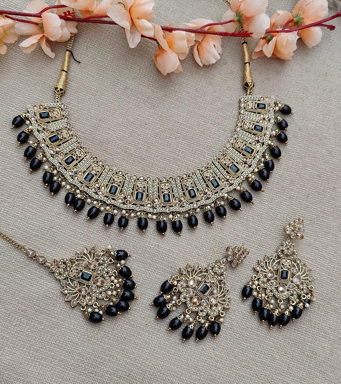 Aneesha Polki Necklace Set