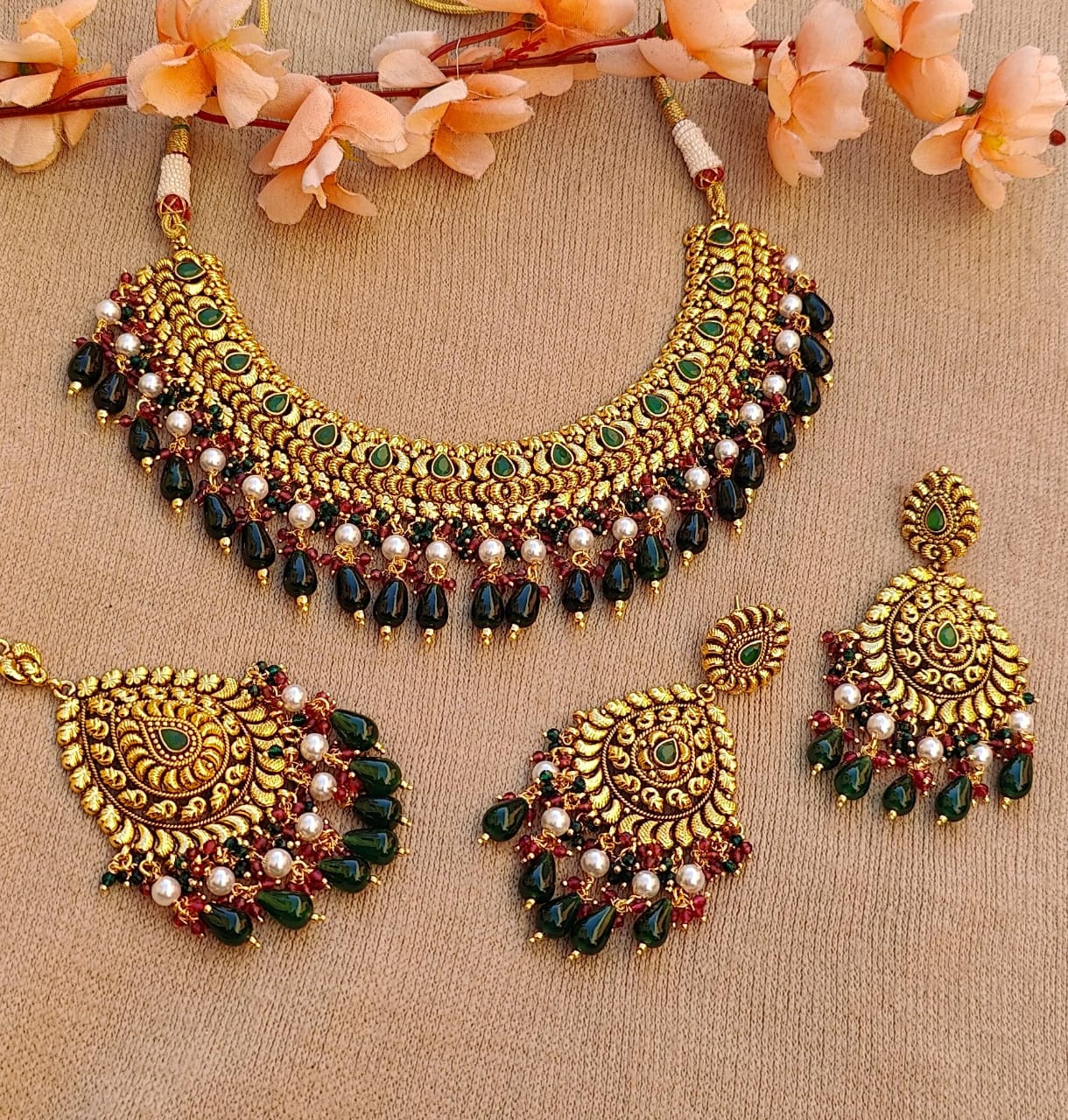 Soniya Gold Necklace Set