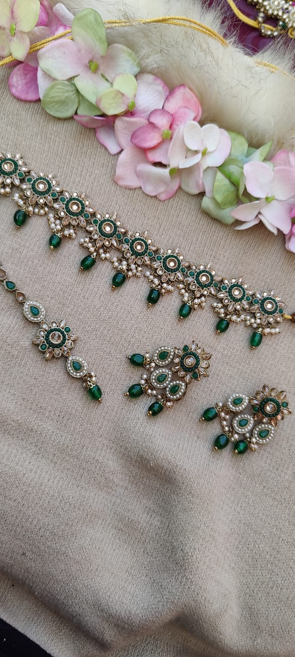 Uzena polki floral choker