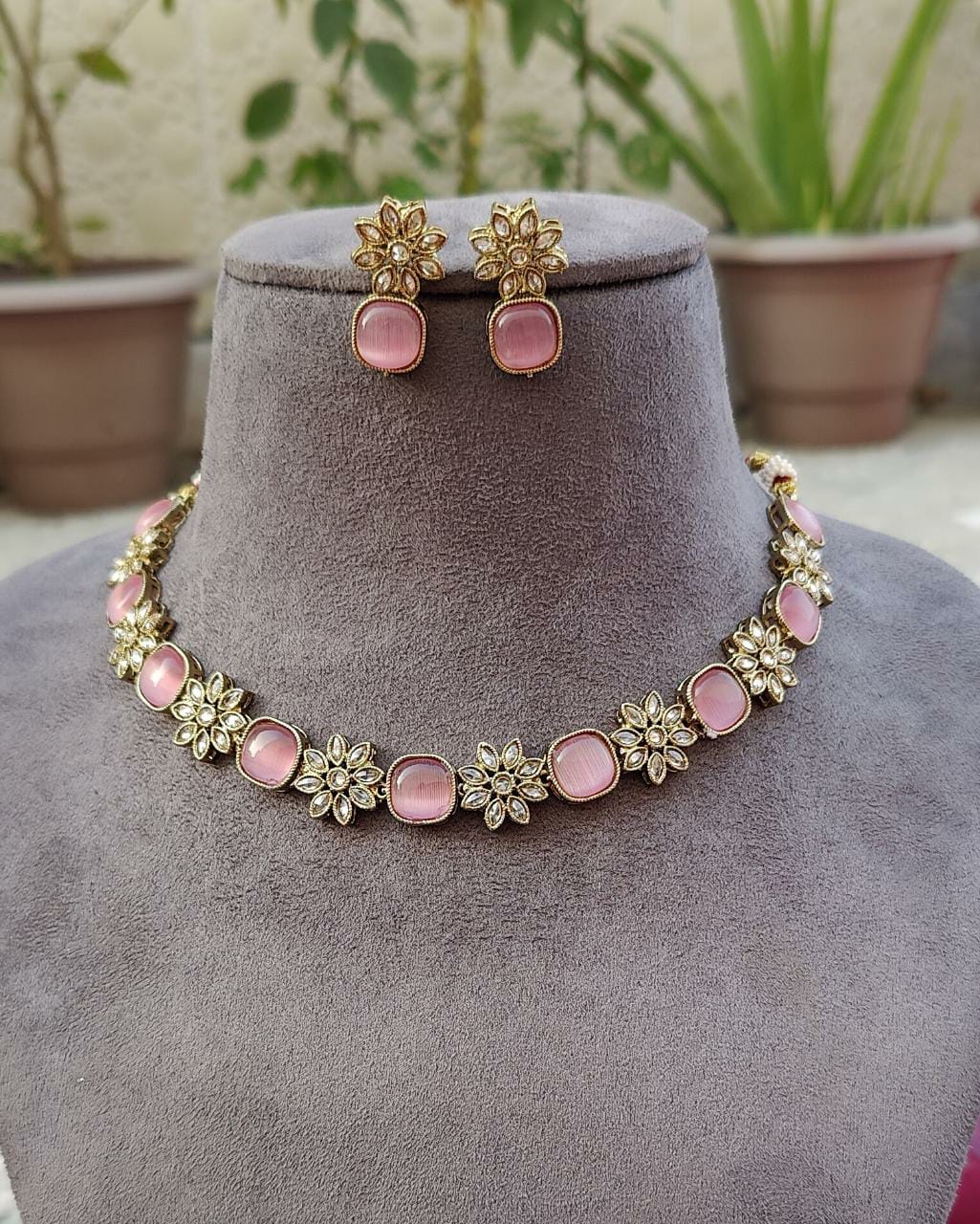 Nivika Polki Choker