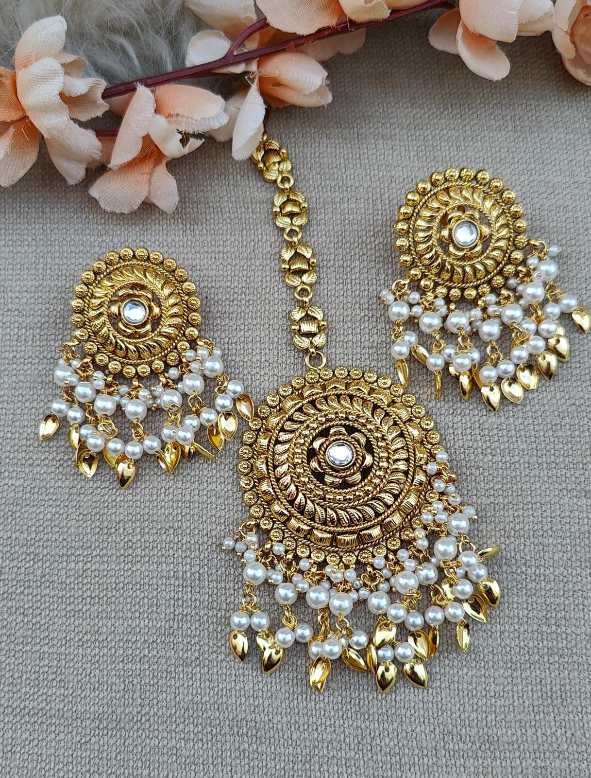 Harmeet Gold Studs Tikka Set