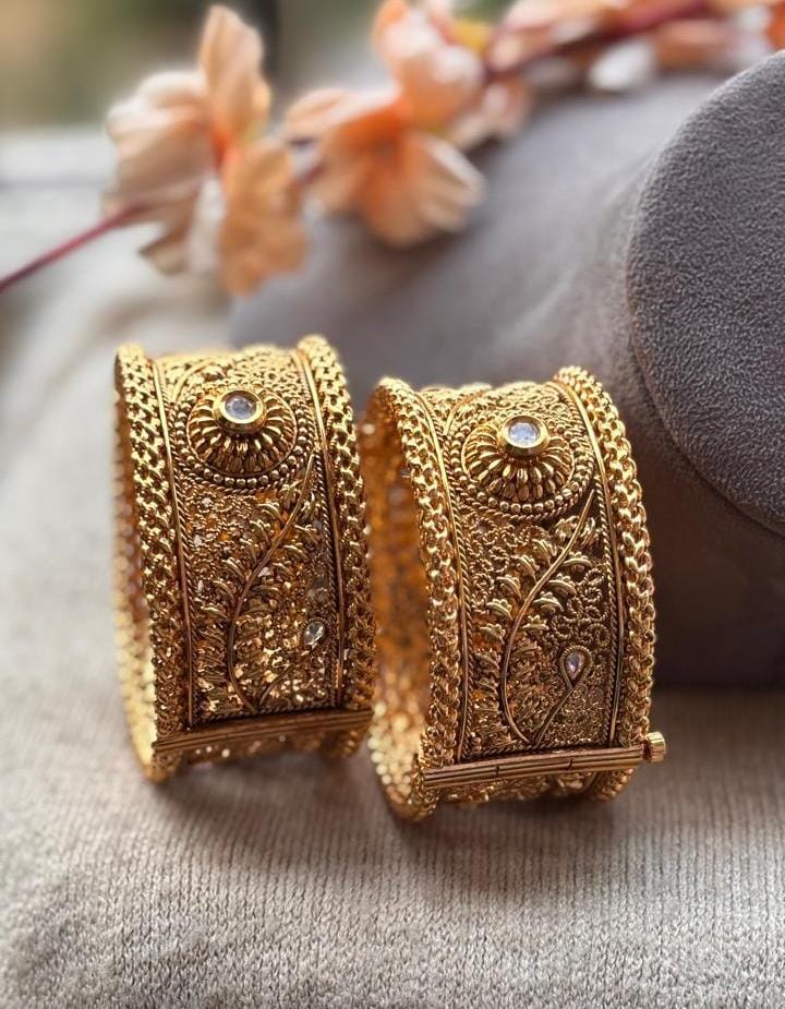 Unnati Gold Polki Bangles/Kadey