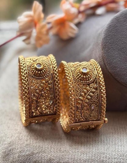 Unnati Gold Polki Bangles/Kadey