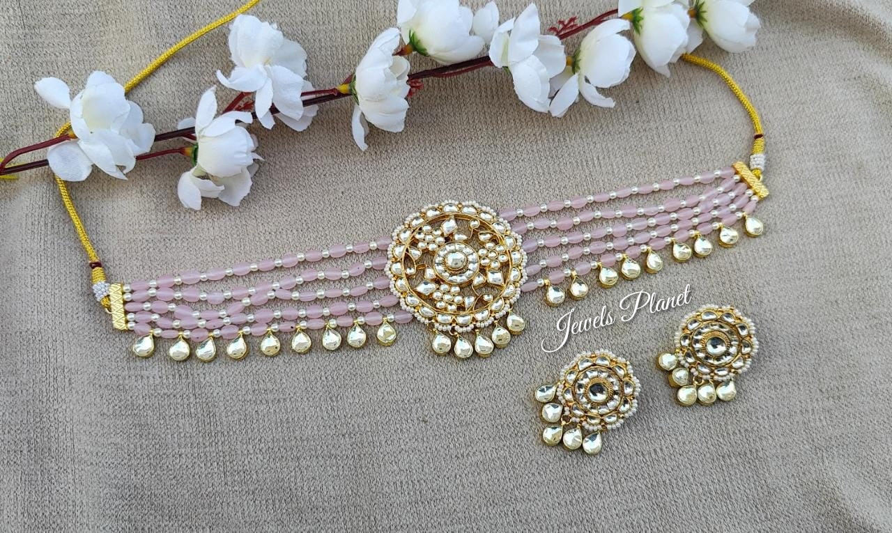 Hemali Pachi Kundan Choker