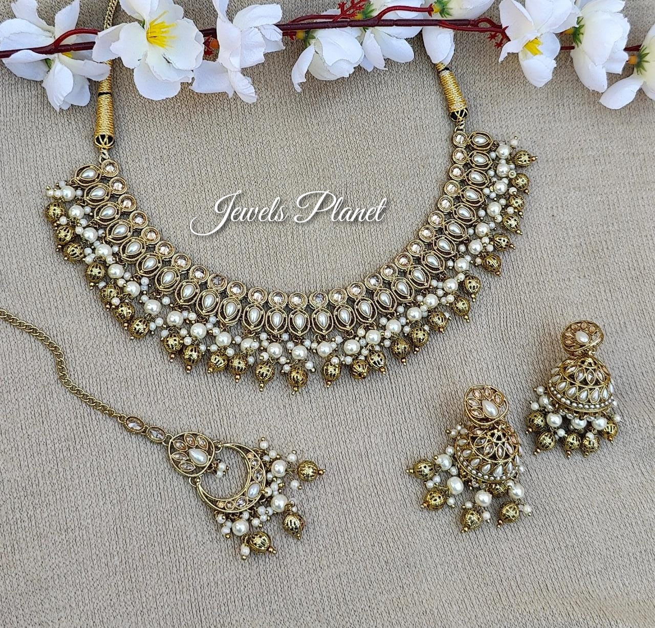 Gauri Polki Necklace Set