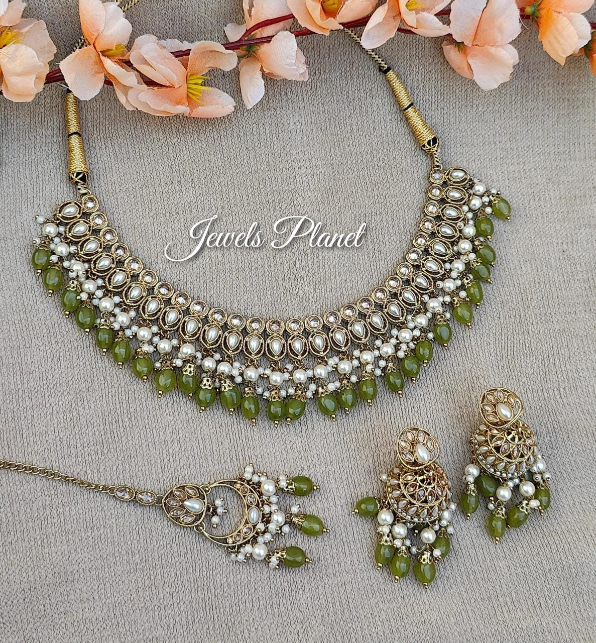 Gauri Polki Necklace Set