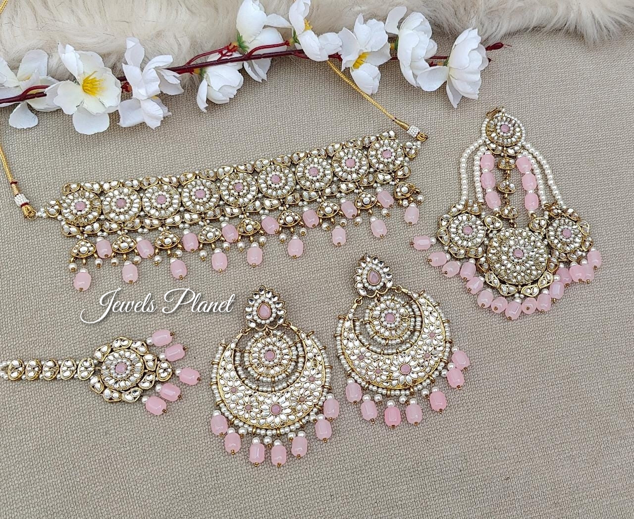 Naaz Jhumar Choker Set