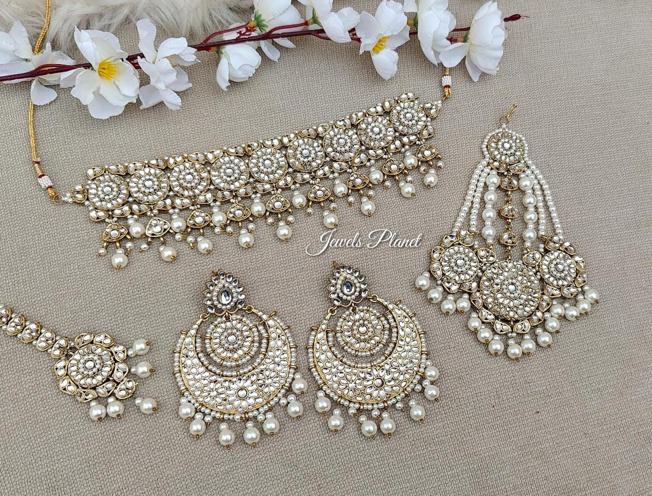 Naaz Jhumar Choker Set