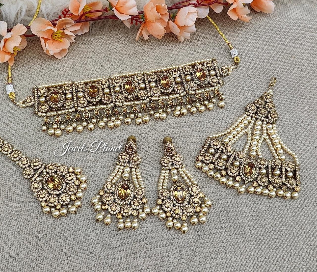 Mahira Jhumar Choker Set (Gold)