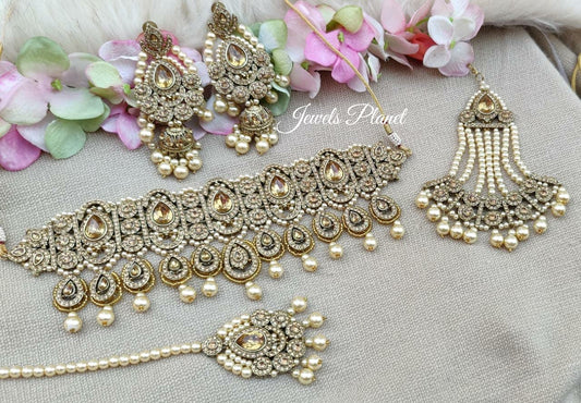 Zikra Jhumar Choker Set