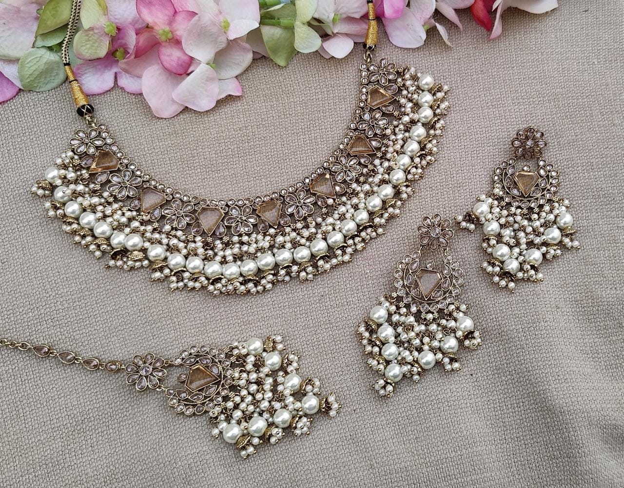 Charu Polki Necklace Set