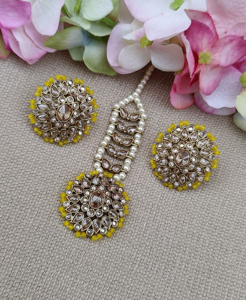 Ruhani Studs Earrings Tikka