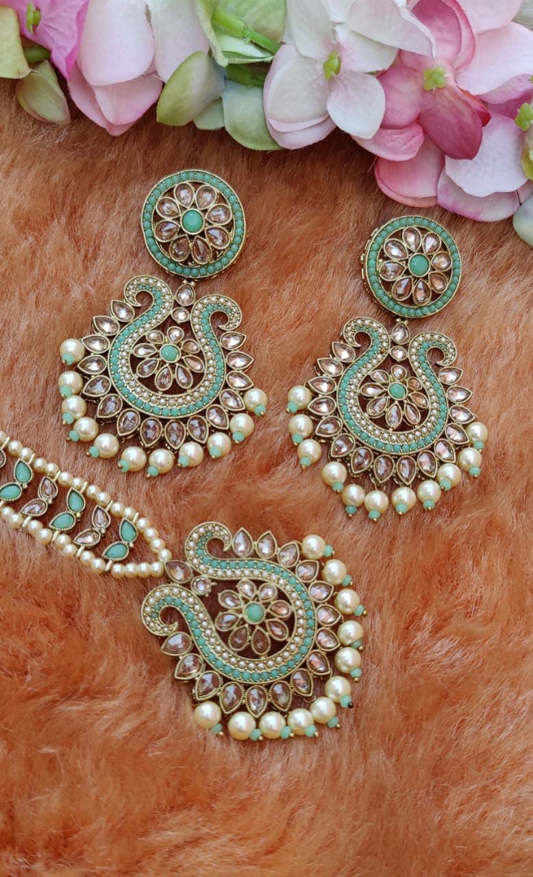 Nysa Earrings Tikka