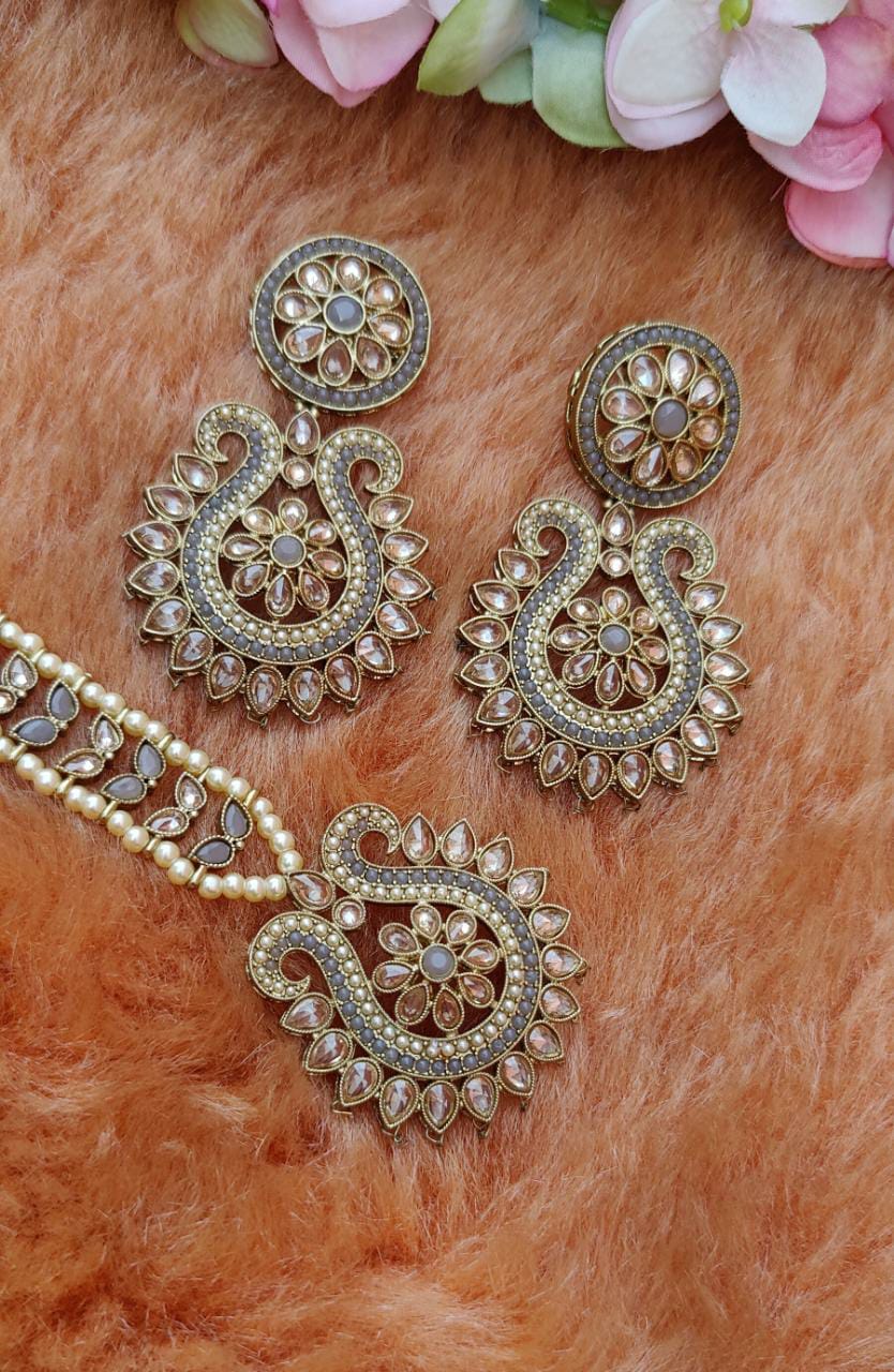 Nysa Earrings Tikka