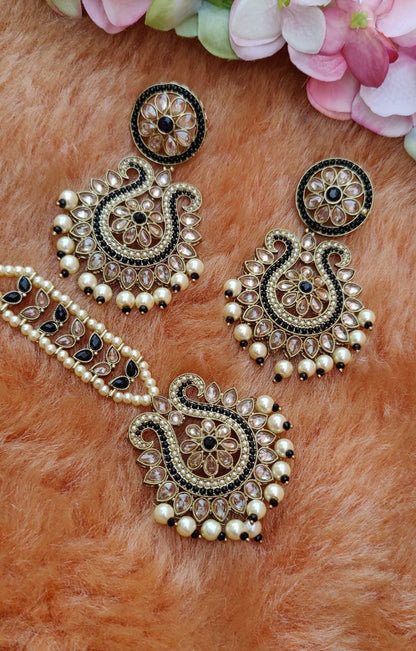 Nysa Earrings Tikka